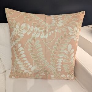 Leaf Pattern Throw Pillow